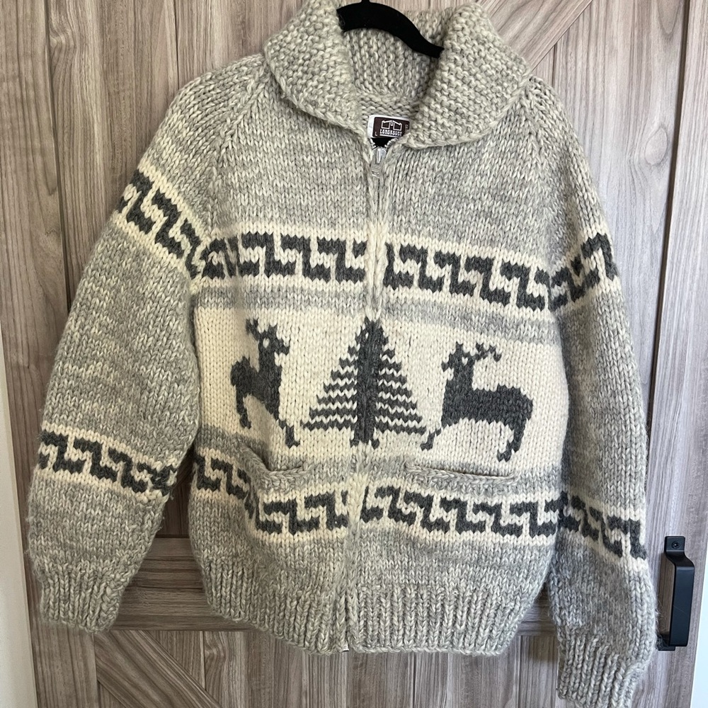 Longhouse Made in Canada large sweater in wool